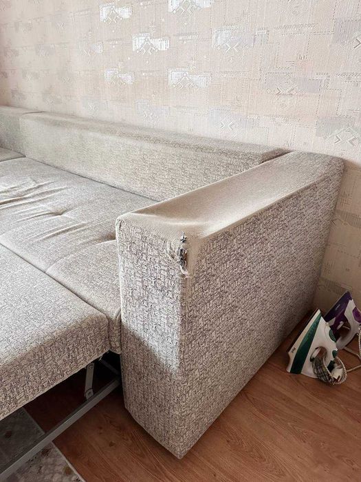 Диван угловой б/у