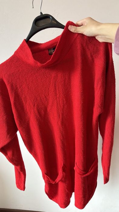 Әрқайсысы 2500 теңге .Сапалы сәнді  киімдер сатылады