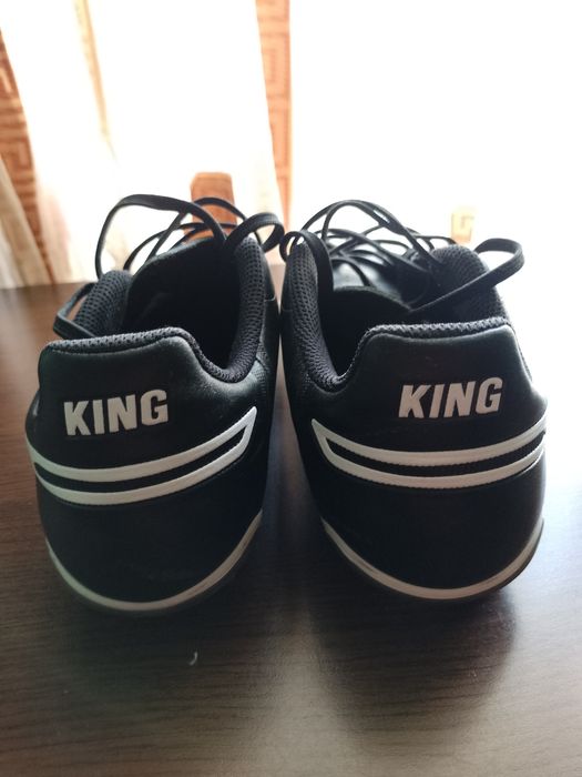 Vând ghete fotbal Puma KING