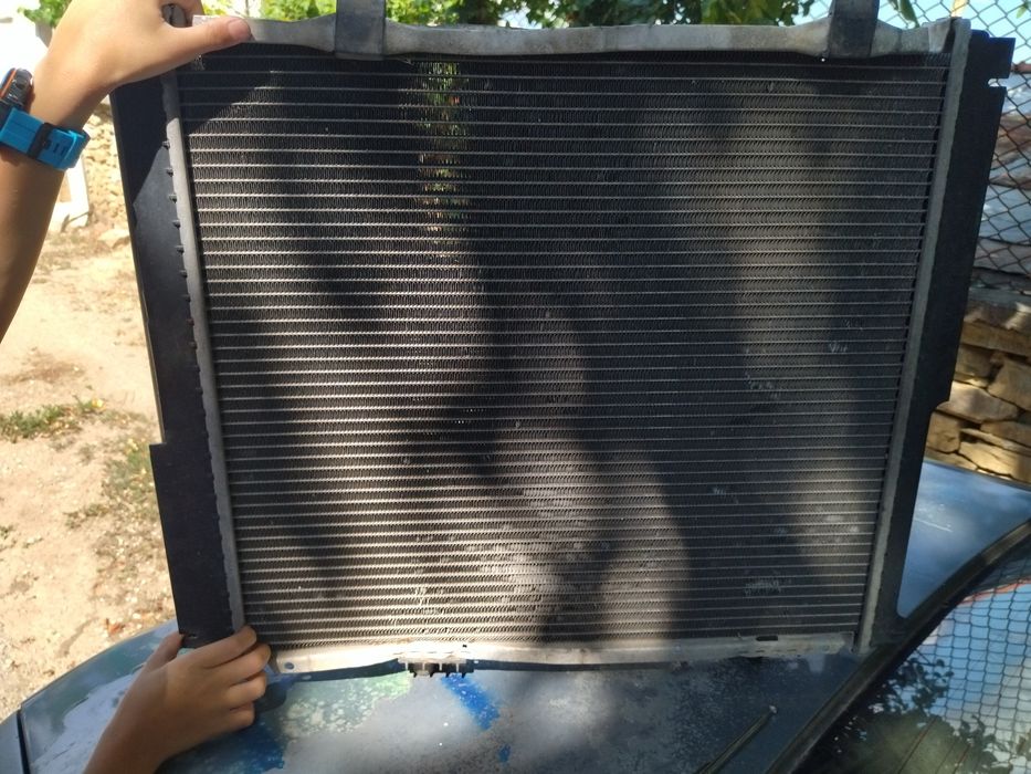 Воден радиатор Мерцедес 124 дизел