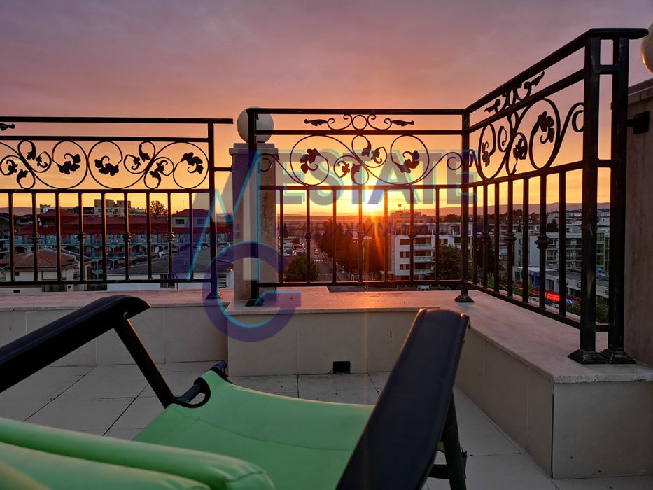 Продава целогодишно работещ Хотел в центъра на  кк.Слънчев Бряг