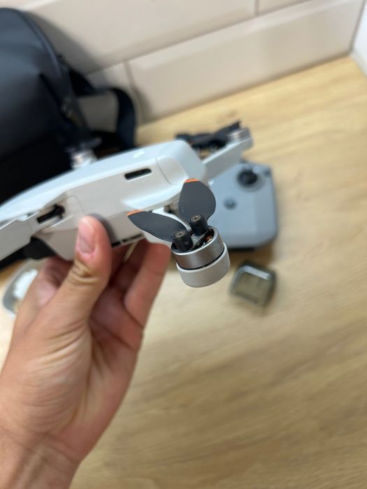 DJI Mini 2 4K дрон + RC-N1 дистанционно + батерия + DJI раница