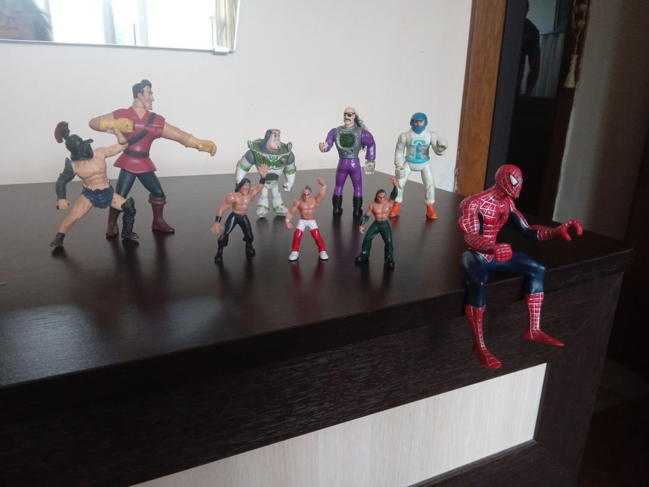 Продавам Детски фигурки