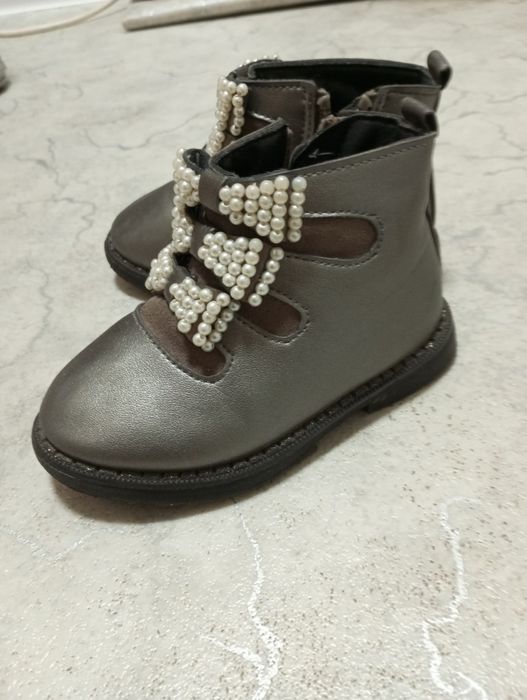 продаю детскую обувь