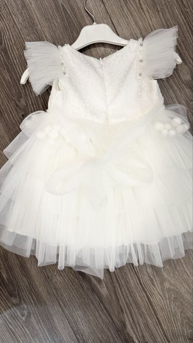 Продам нарядное платье на годик