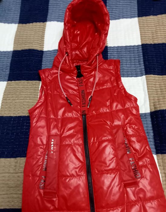 Продам куртки на девочку