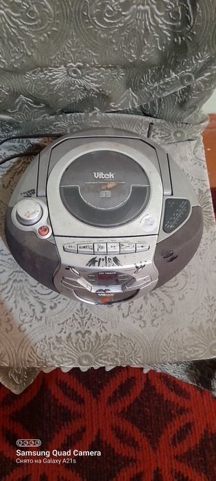 Продаю радио магнитофон с касетой