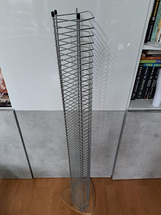 Продaам стойки за DVD  и  CD