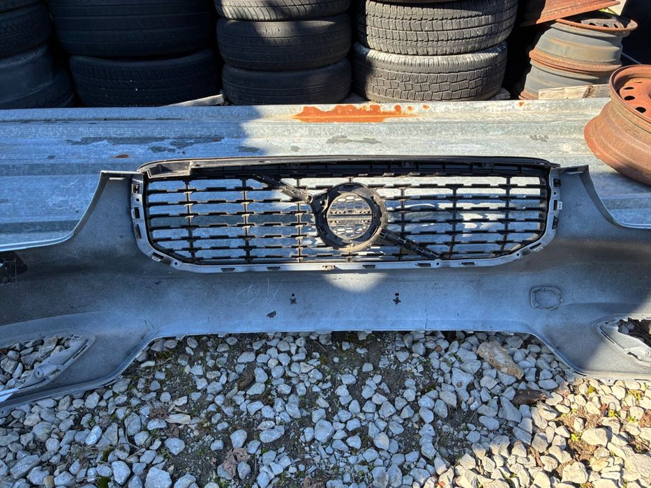 Предна броня с решетка Volvo XC40. Волво ХС 40. 17-23г. Оригинална.