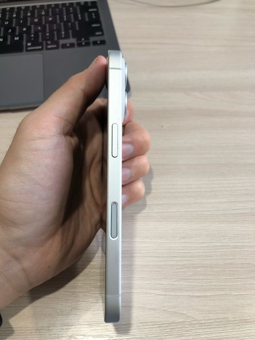 iPhone 16 белый 128 GB