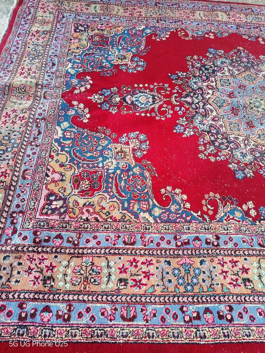 Ръчно тъкан килим