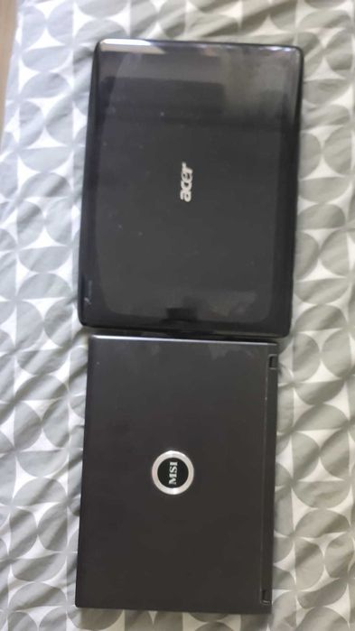 Se vand 2 laptopuri, fara alimentatoare.