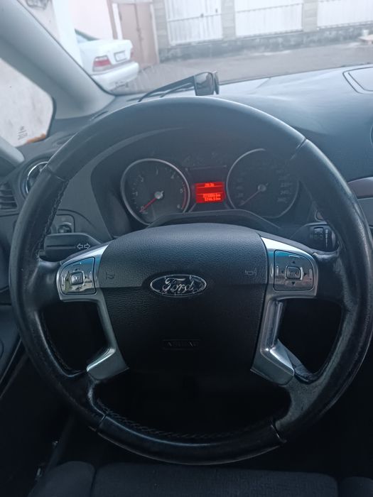 Продам машину Ford S max