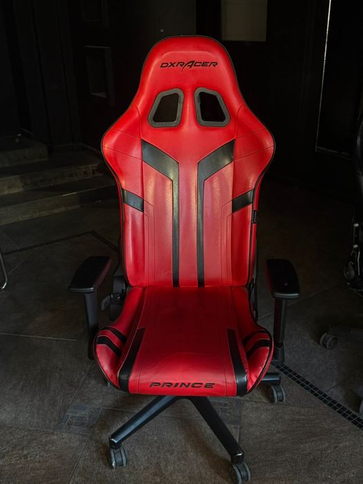 Геймерское кресло Dxracer