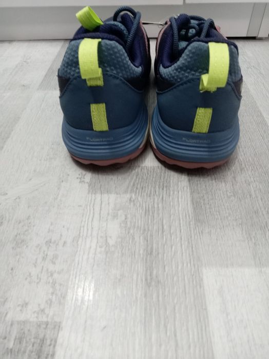 Adidași marca Merrell Gore-tex, mărime 41