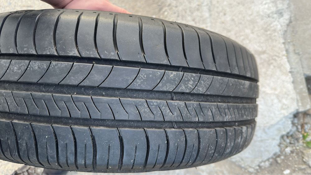 Vand roti pe r16 originale audi a4 cu cauciucuri foarte bune de vara.