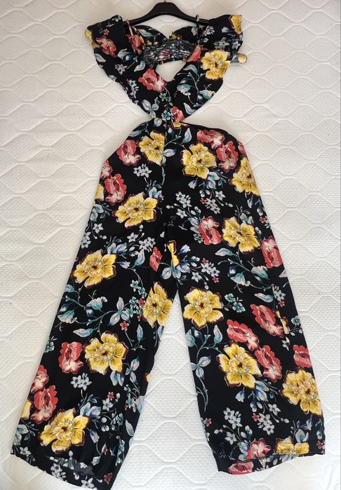 Compleu din pantaloni si top fara maneci, subtire, elegant, print floral deosebit de la Bershka, M