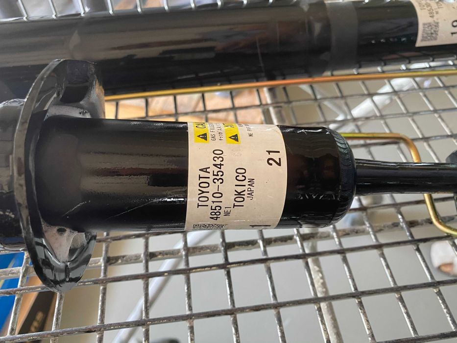 Амортисьори Оригинални за Тойота 2020 година Комплект