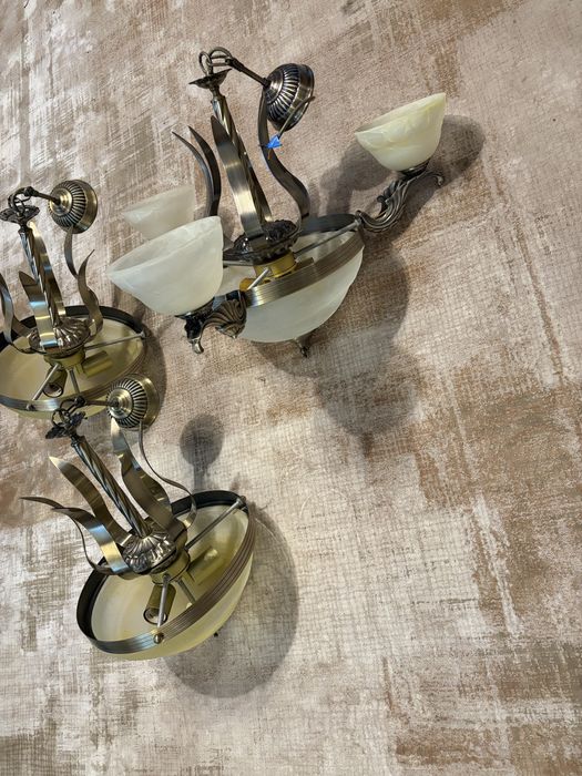 Set 3 lustre clasice din metal bronz antichizat și sticlă alabastru