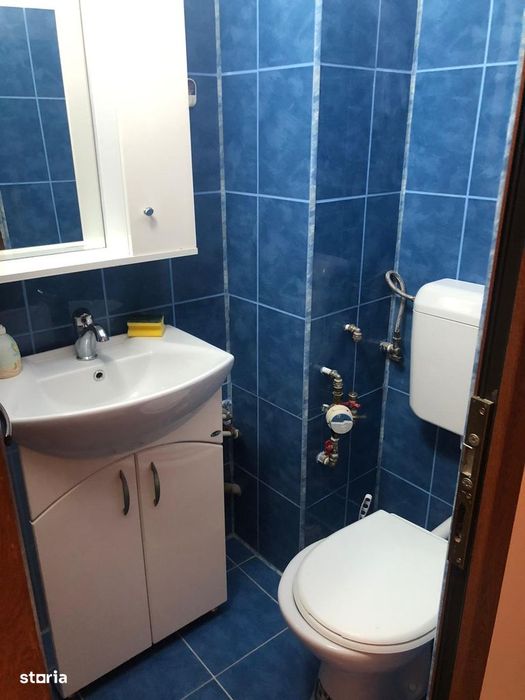 Proprietar închiriez Apartament 3 camere 2 băi.