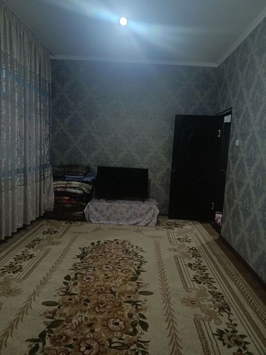 Yangi bozor yaqinida kvartira sotiladi