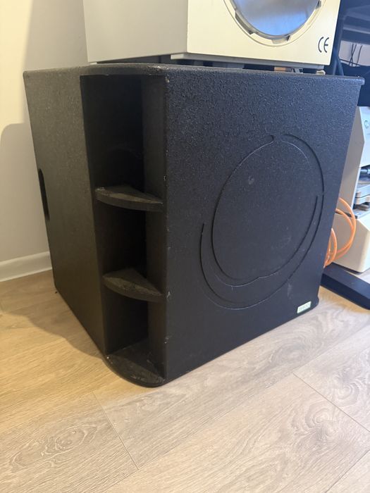 Vând subwoofer activ profesional Turbosound Milan M18B – 18