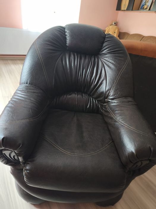 vând fotolii de piele fara defecte.300 lei/buc