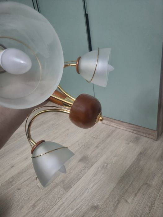 Продам люстры производство Италия