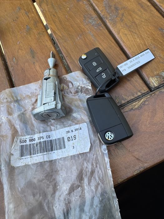 Set inchidere chei butuc passat b8 golf Vw 5G0 800 375 CS