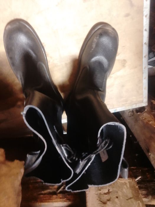 Продам спец обувь