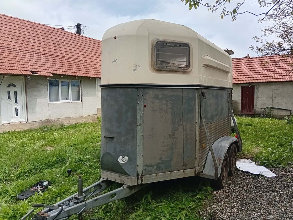 Remorcă pentru cai aduse din germania
