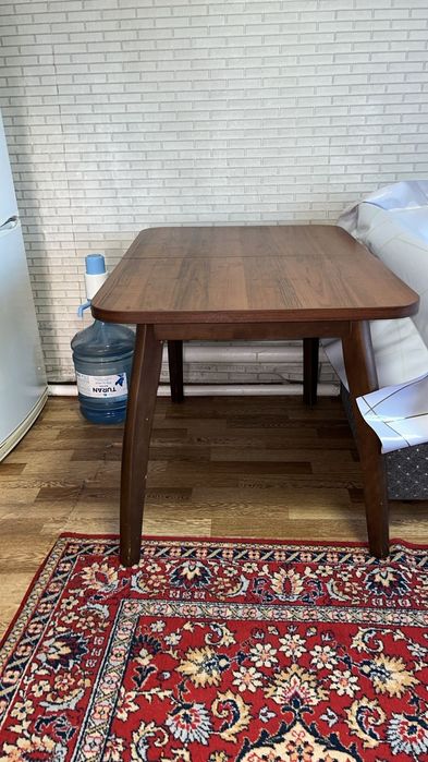 Продам срочно стол