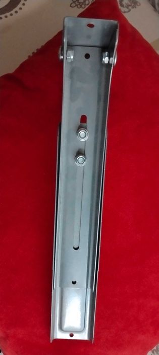 Металлические кронштейны для полок