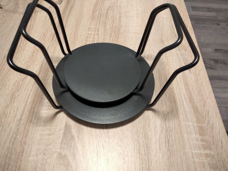 Suporturi farfurii reglabile50 lei coveltura cu perne 80 lei