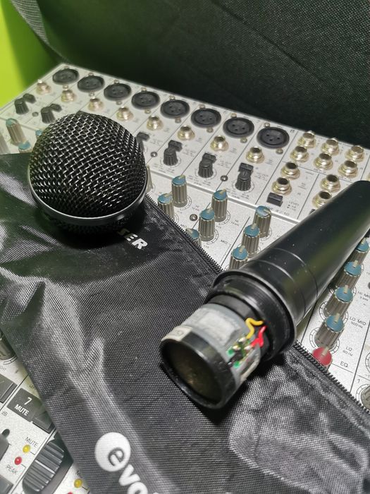 Mixer pasiv BEHRINGER Eurorak UB 2222 FX - PRO