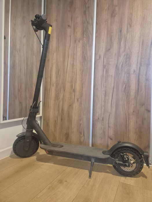Trotineta electrica Xiaomi Mi Essential, Autonomie 20 Km, 20 Km/h, Negru