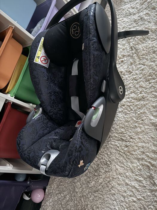 Scoica/scaun de masina editie speciala cybex plus baza T