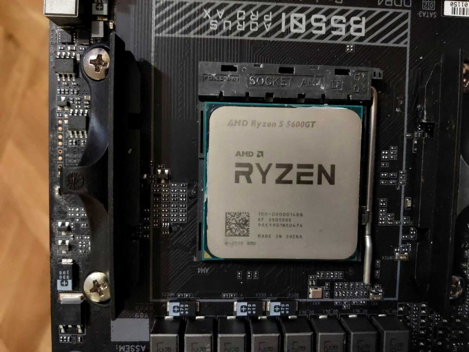 AMD Ryzen 5 5600GT + Gigabyte B550i Aorus Pro AX Wi-Fi