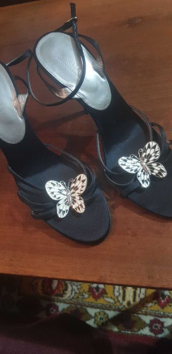 Продам босоножки