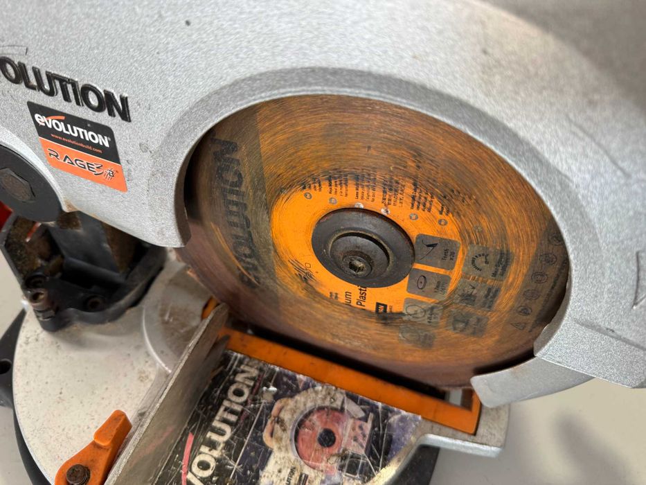 Циркуляр пендула - Evolution 1100W / 210mm