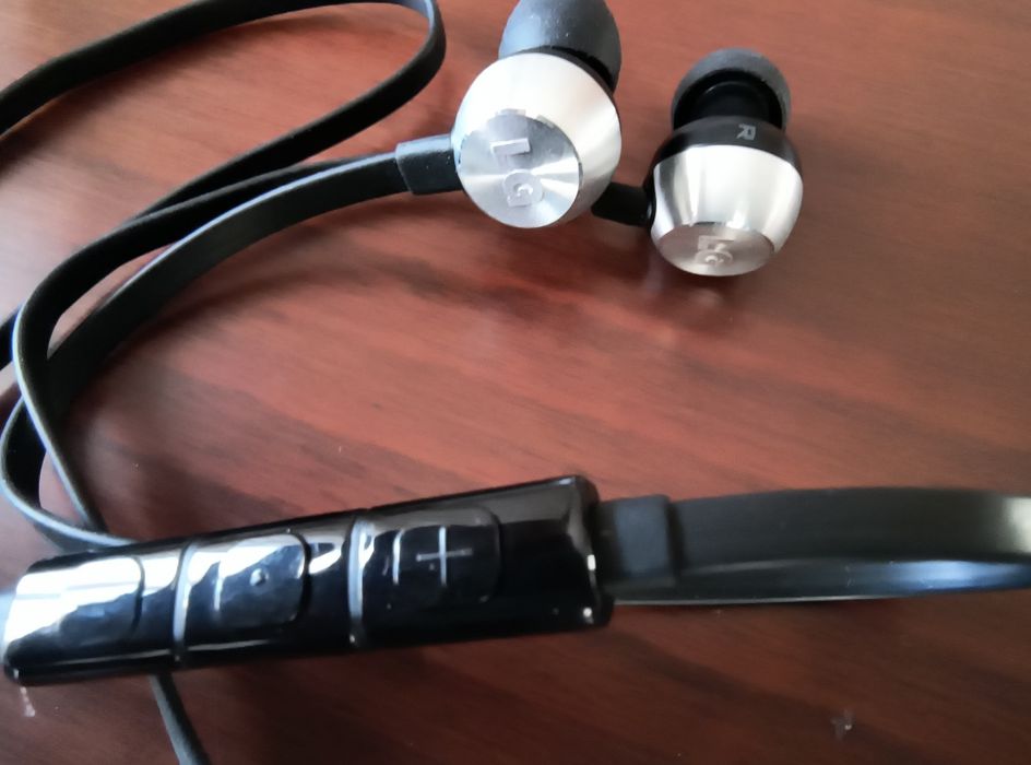 Оригинални слушалки LG и Motorola
