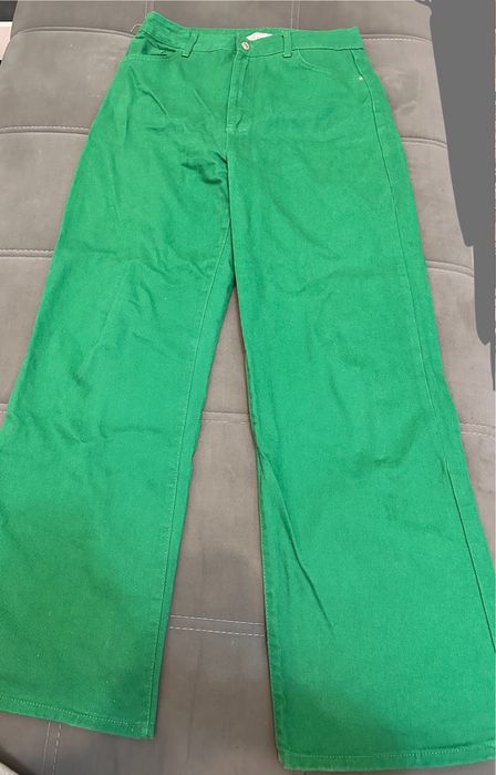 Зелёные джинсы.
