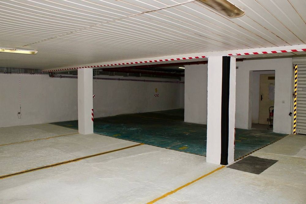 Отдавам под наем 2 подземни паркоместа, гр.Варна ул. Хан Аспарух, №8