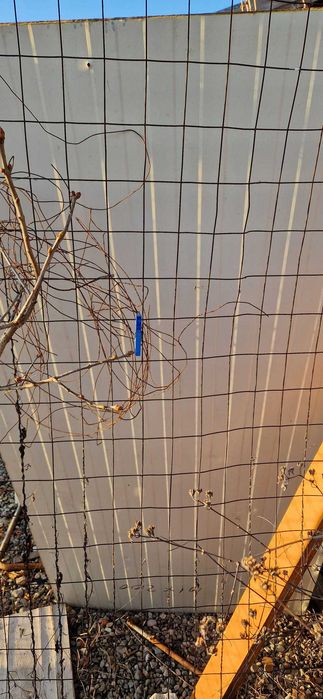 Vand plasa de sarma si stalpi pt gard