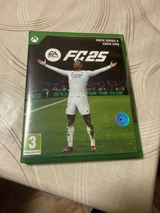 ПРОДАВАМ! FC25 за xbox Series X и ONE
