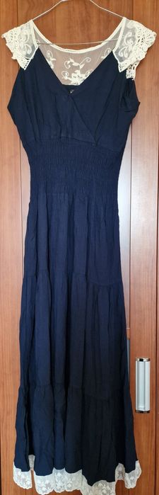 Продадим  платья