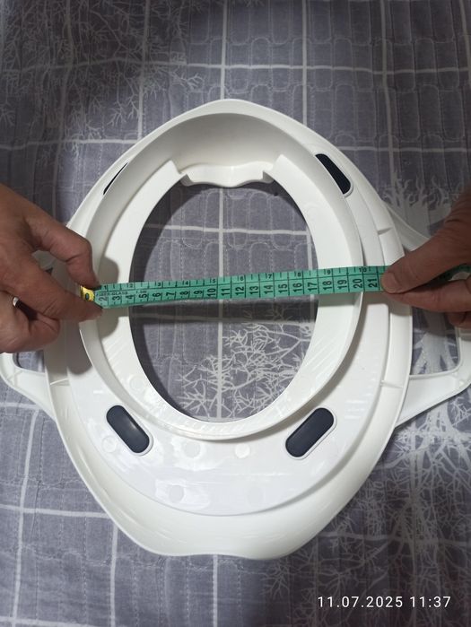 Детское сиденье на унитаз