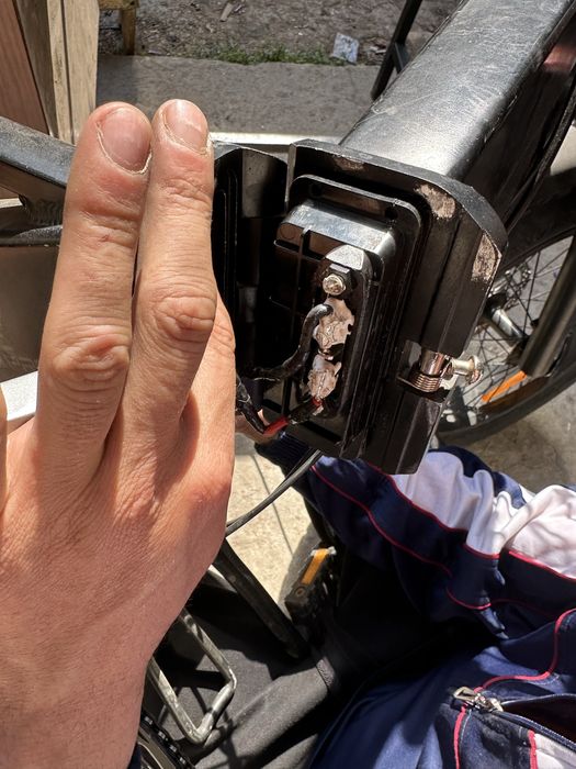 Reparatii trotinete scutere electrice baterii