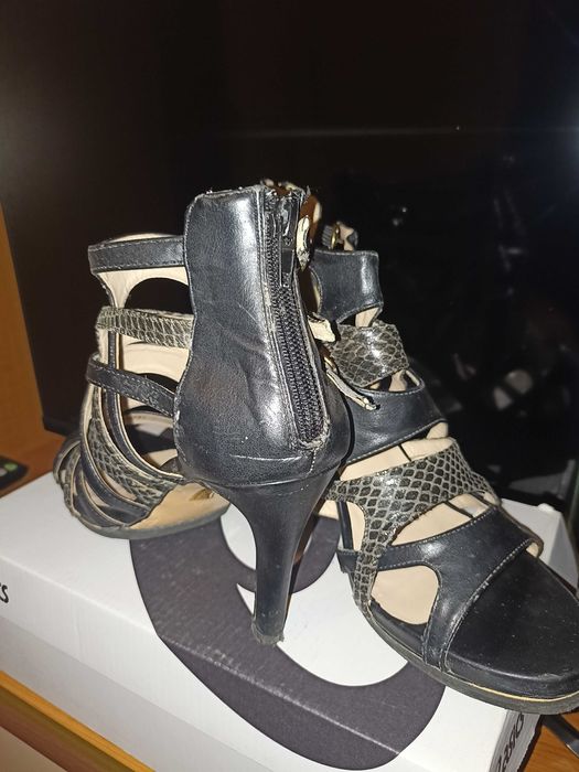 Обувки с висок ток