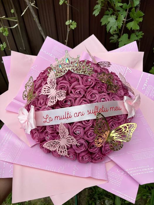 Buchete de trandafiri satin și spumă personalizați